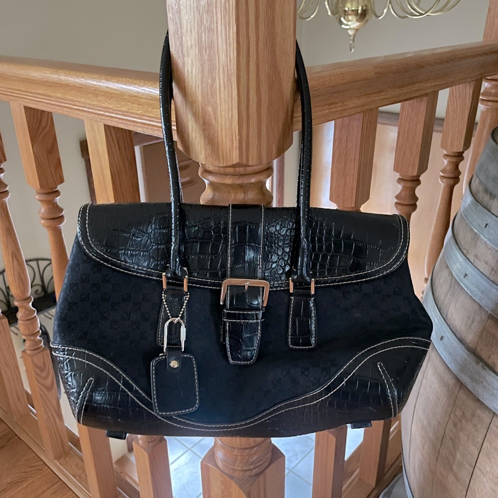 New to You Liz Claiborne black purse looking for its next adventure!